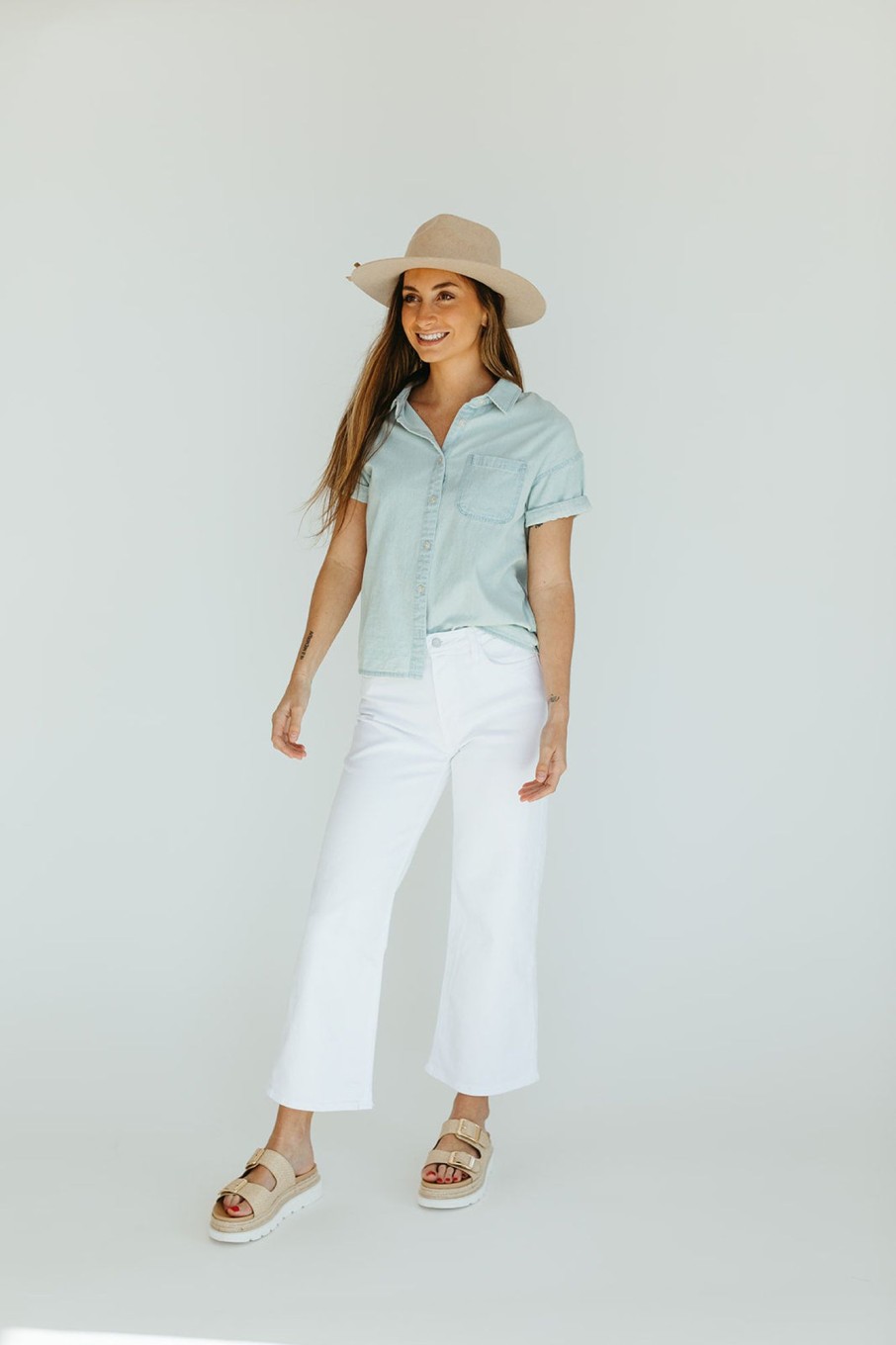 August Cloth Bottoms & Jumpsuits | Everly Kick Crop Jean