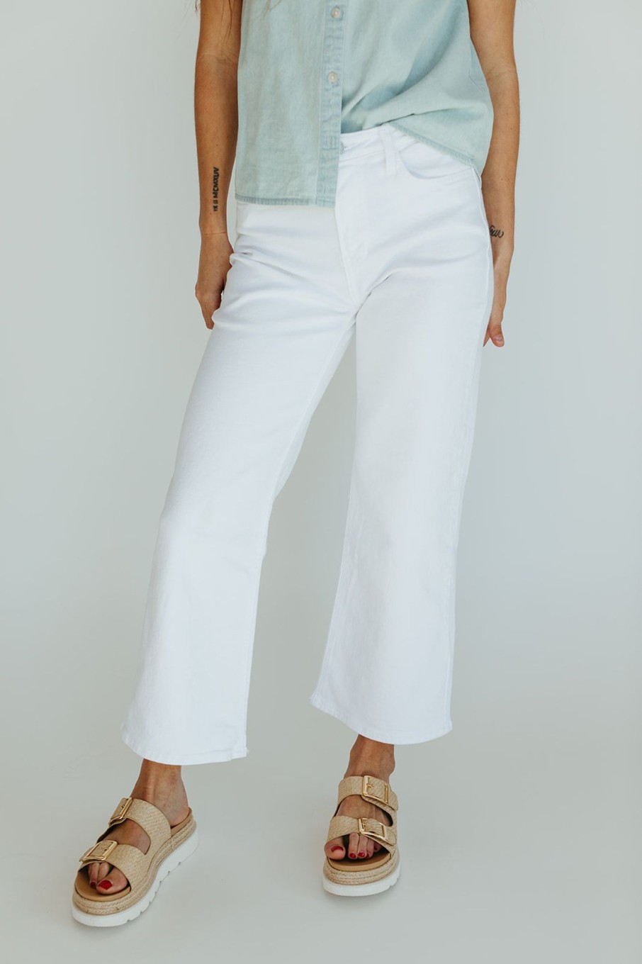 August Cloth Bottoms & Jumpsuits | Everly Kick Crop Jean