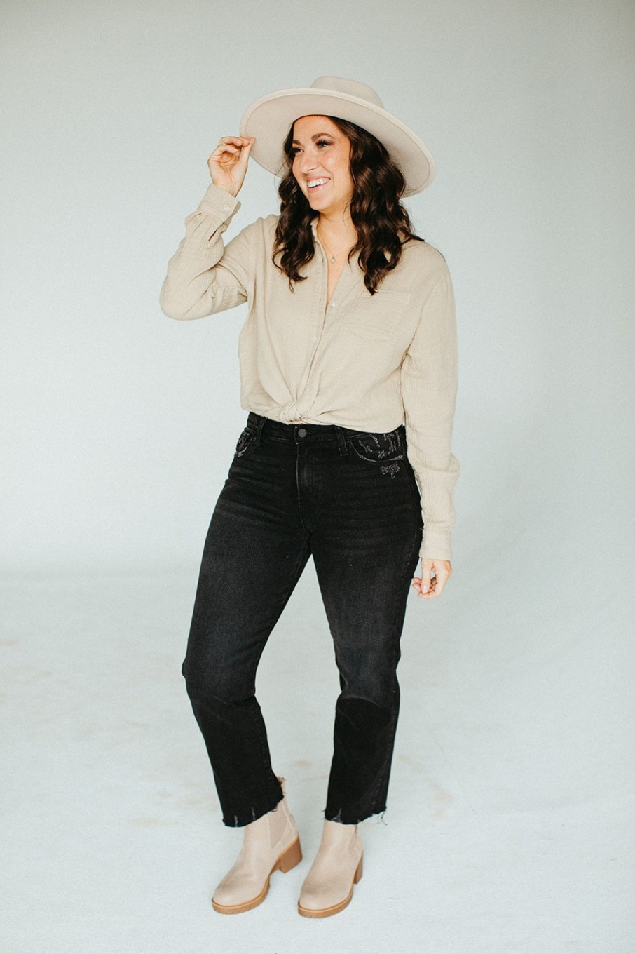 August Cloth Bottoms & Jumpsuits | Caspian Straight Crop Jeans