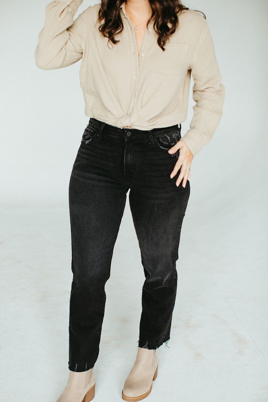 August Cloth Bottoms & Jumpsuits | Caspian Straight Crop Jeans